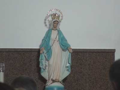 La statua della Madonna sotto la quale viene messa la cesta con le intenzioni e le preghiere dei credenti